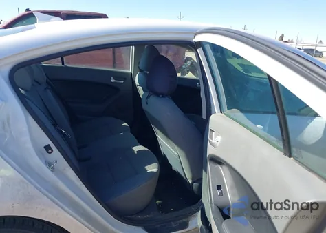 2018 Kia Forte Lx z USA, uszkodzony, nr VIN 3KPFL4A77JE205943